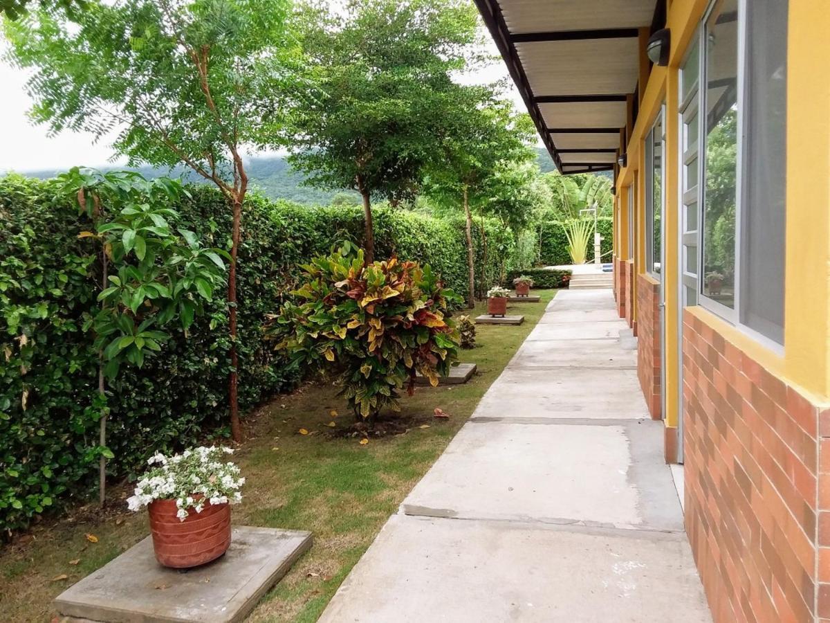 C&H Casa Campestre El Oasis Ricaurte Girardot Bed and Breakfast Εξωτερικό φωτογραφία